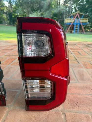 Lanterna traseira Hilux 2019 a 2024