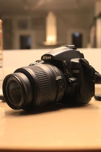 Camera Nikon Profissional D5000 - praticamente Nova!
