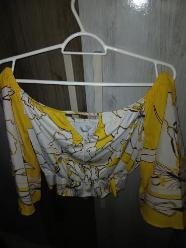 Cropped amarelo e branco da DMY