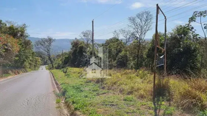 Lote/Terreno para venda com 1000 metros quadrados com 1 quarto.