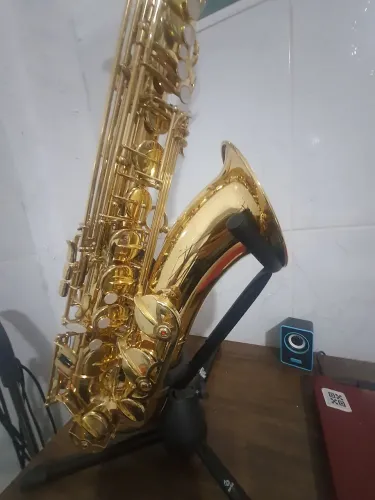 Sax tenor konig semi novo