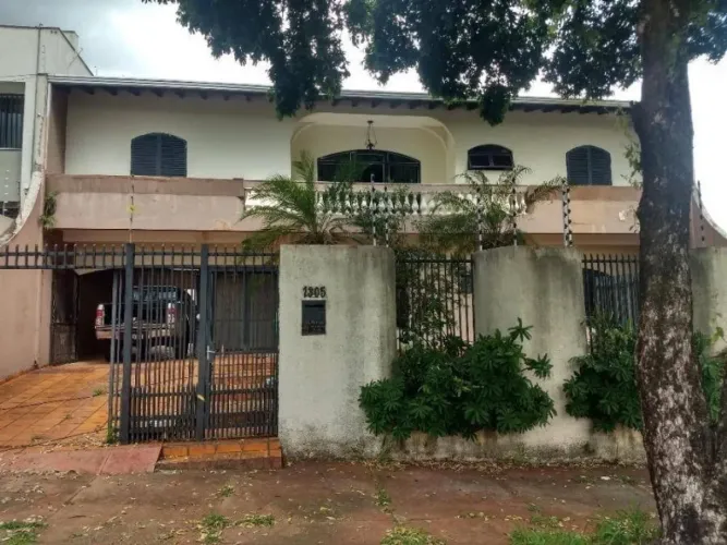 Casa 271 m² - Jardim Champagnat - Londrina - PR