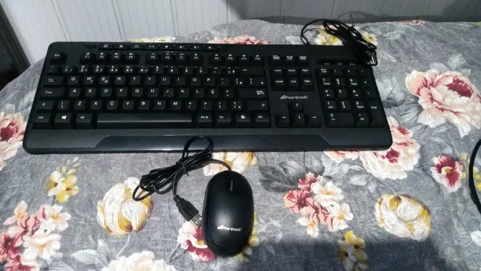 Kit teclado e mouse novinhos