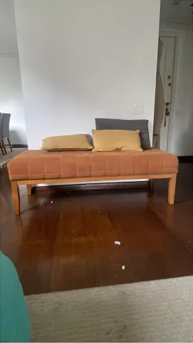 Banco para sala , cor de terra e madeira boa 