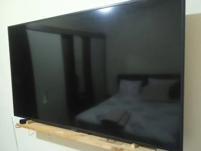 Troco 2 Smart tvs led de 50 e 58 polegadas com defeito.