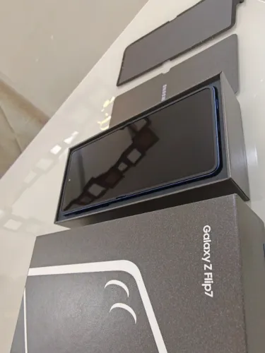 Galaxy Z Flip7 Azul - Estado de Novo