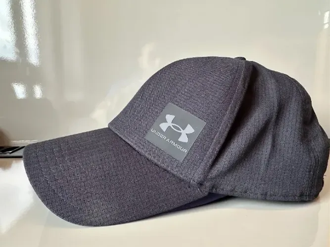 boné under armour iso chill armourvent preto
