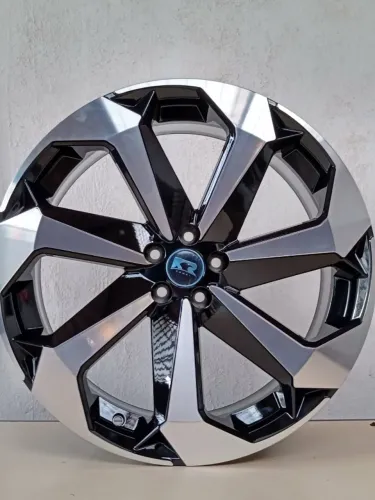 Rodas Tarantula aro 18 5x100 + 225/45R18 Delinte DS7 - R$ 6.690,00