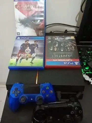 Troco PS4 slim em iPhone perfeito estado 2 controles 1 original e vários jogos