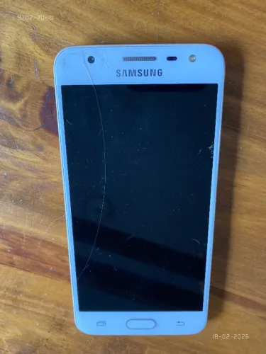 Samsung Galaxy J5 com defeitos