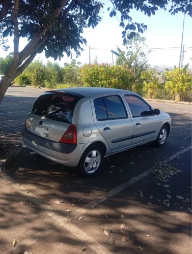 Renault Clio RT/ Privilège 1.6 16V 5P 2004