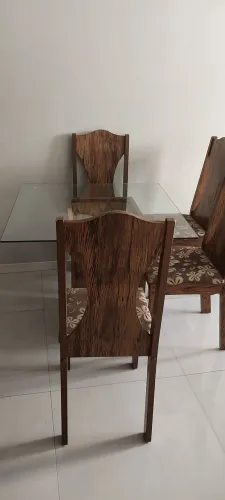 Mesa com 4 cadeiras