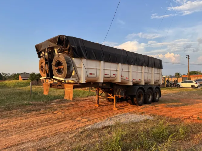 Carreta Caçamba Randon 30m com pneus