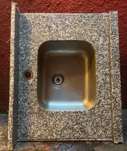 Duas Pias de Granito Cinza Corumbá com Cuba Inox (Ótimo Estado)