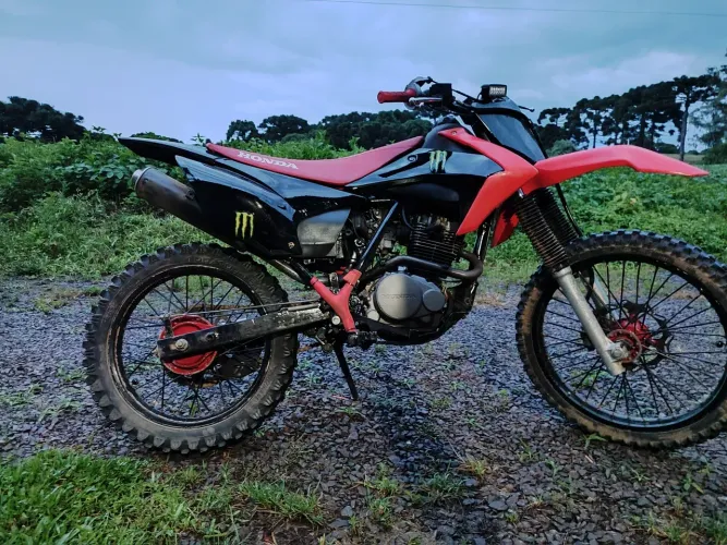 XR 200 de trilha