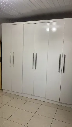 Guarda-roupa branco de 6 portas 