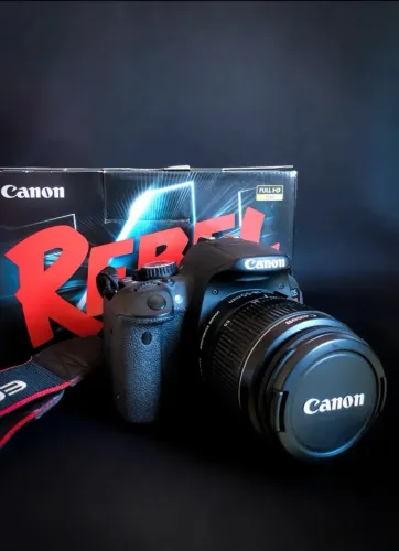 Canon EOS Rebel T4i + 2 Lentes (18-55mm e 50mm) | Kit Completo