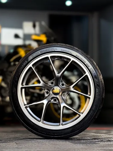 Rodas 18 BBS (5x120 tala 8,5) com pneus