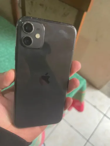 Troco iPhone 11 com detalhes