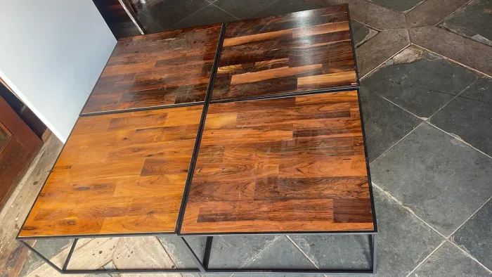 Mesa de canto jacarandá taqueado e ferro