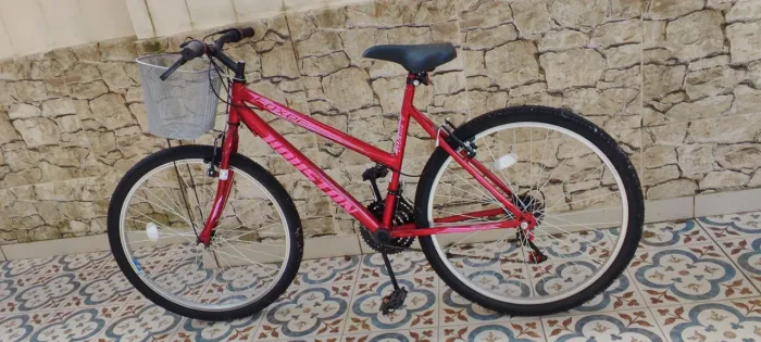 Bicicleta praticamente nova com marchas