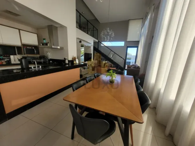 Casa em Condominio com 3 dormitórios para venda no bairro CENTRO