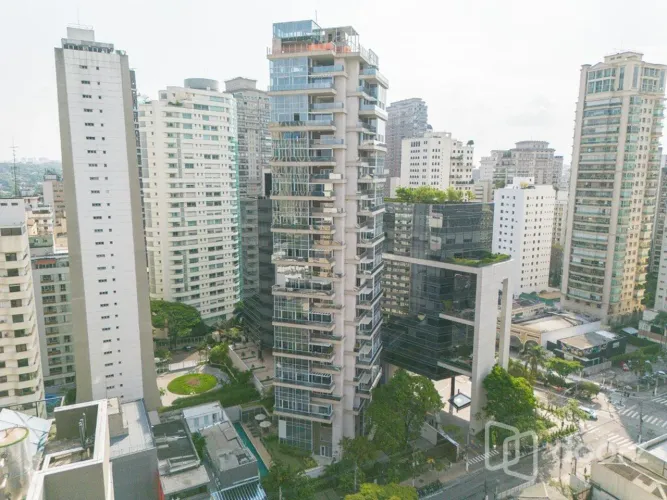 Imóvel na Doutor Mário Ferraz com 3 dormitórios e 298m²