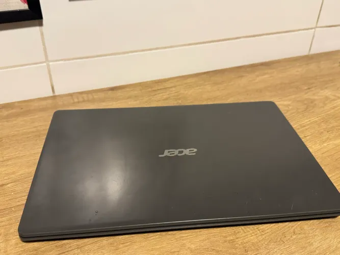 Notebook Acer aspire 3 - R$989,00.