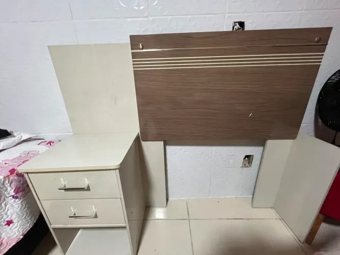 Cabecera de cama com gaveta
