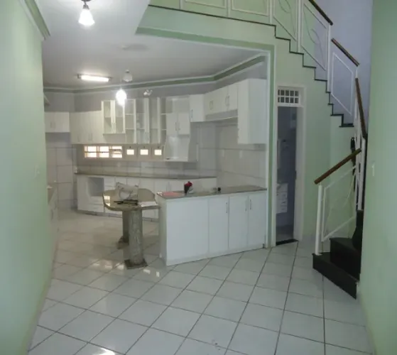 Aluga-se Casa Duplex para comercio