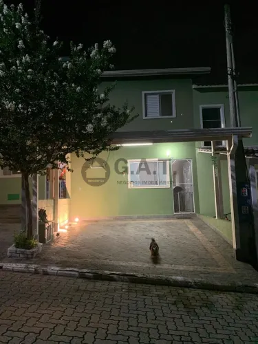 Casa em Condomínio à Venda no Éden, Sorocaba-SP: 2 Quartos, 2 Salas, 2 Banheiros, 2 Vagas 