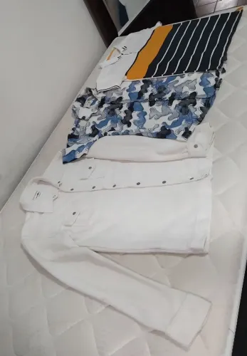 Vendo trio de camisas, tamanho 14anos 