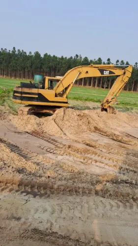 ESCAVADEIRA CAT 20T