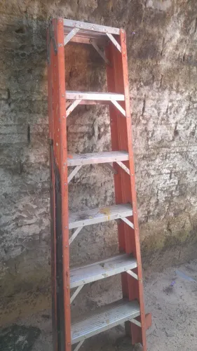 Escada de fibra de vidro e alumínio 