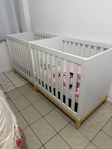 Cama de bebê gêmeos 