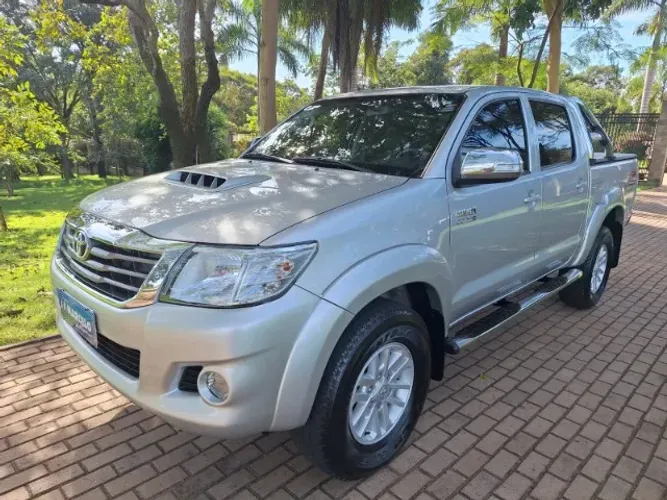 Toyota Hilux CD SRV D4-d 4X4 3.0 TDI Diesel AUT 2013