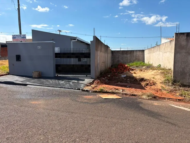 Vendo Casa no Jd. Paraíso, rua Henrique Astrath,414 em Nova Esperança -PR