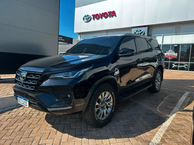 Toyota Hilux SW4 SRX 4X4 2.8 TDI 16V Dies. Aut. 2024