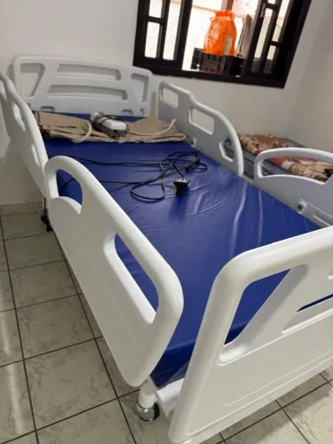 Cama Hospitalar Elétrica Motorizada Completa com Colchão