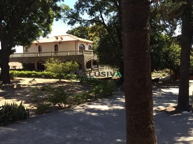 CASA COLONIAL EM TERRENO DE 2.900M² - BAIRRO BELA VISTA
