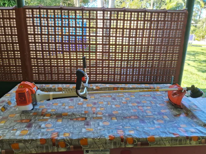 Roçadeira Stihl FS 380 semi nova com acessórios