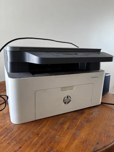 Impressora HP Laser MFP 135w Wi-Fi Multifuncional + Estabilizador TS Shara