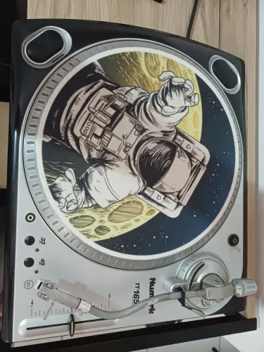 Toca discos Numark TT1650 Usado