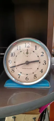 Relógio despertador antigo 