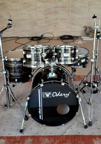 Bateria Odery in Rock em ótimo estado de conservação 