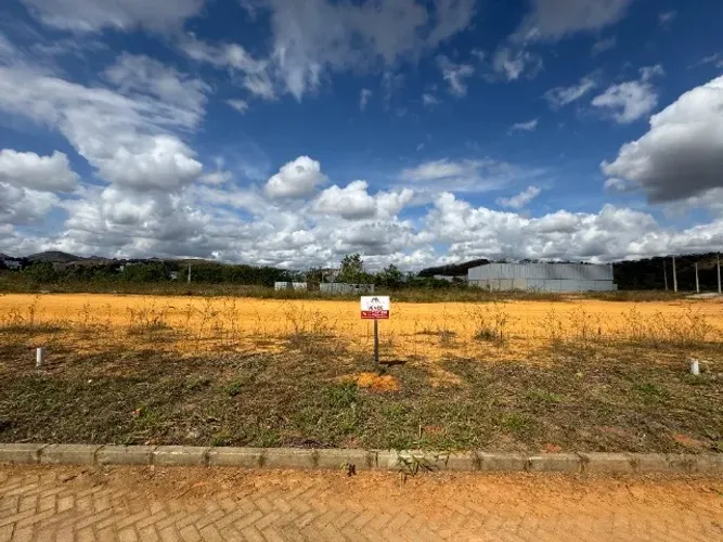 Lote 324m² 100% plano Residencial Villa Treviso | Entre Maria das Graças e Castelo Branco