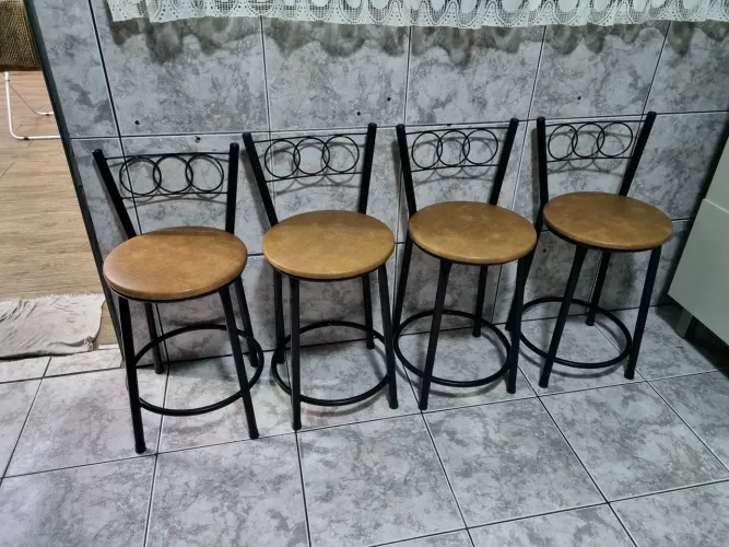 4 BANQUETAS BAIXAS