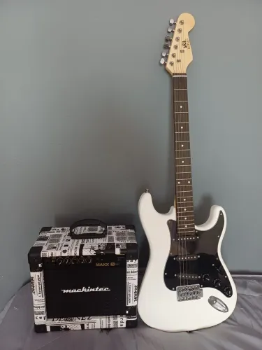 Vendo guitarra e amplificador seminovo usado pouca vezes