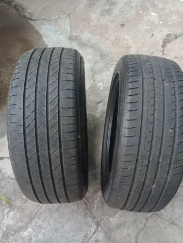 Vende-se 2 pneus Aro 18 praticamente zero 