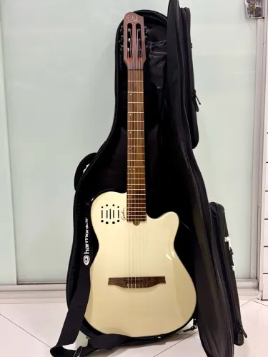Violão Godin Multiac Mundial Ozark Cream (Nylon) - Com Bag Original